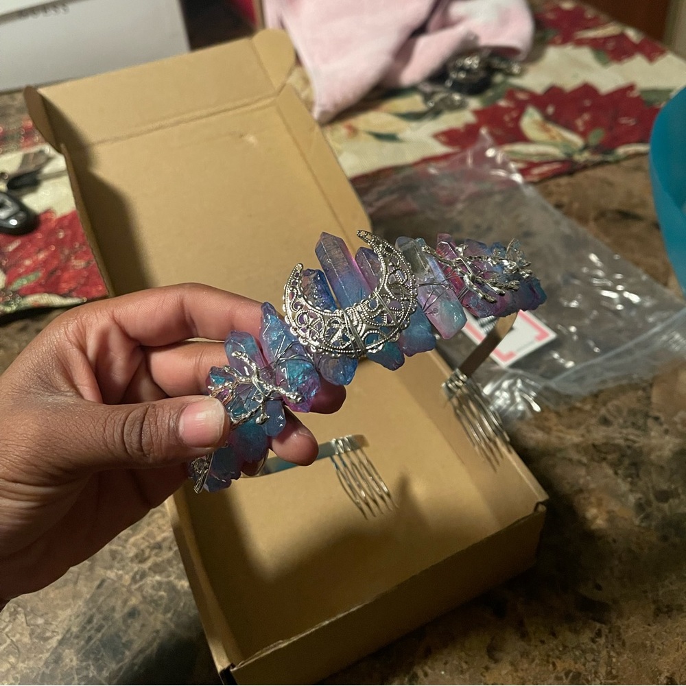 Moon Crown - Picture 2 of 4